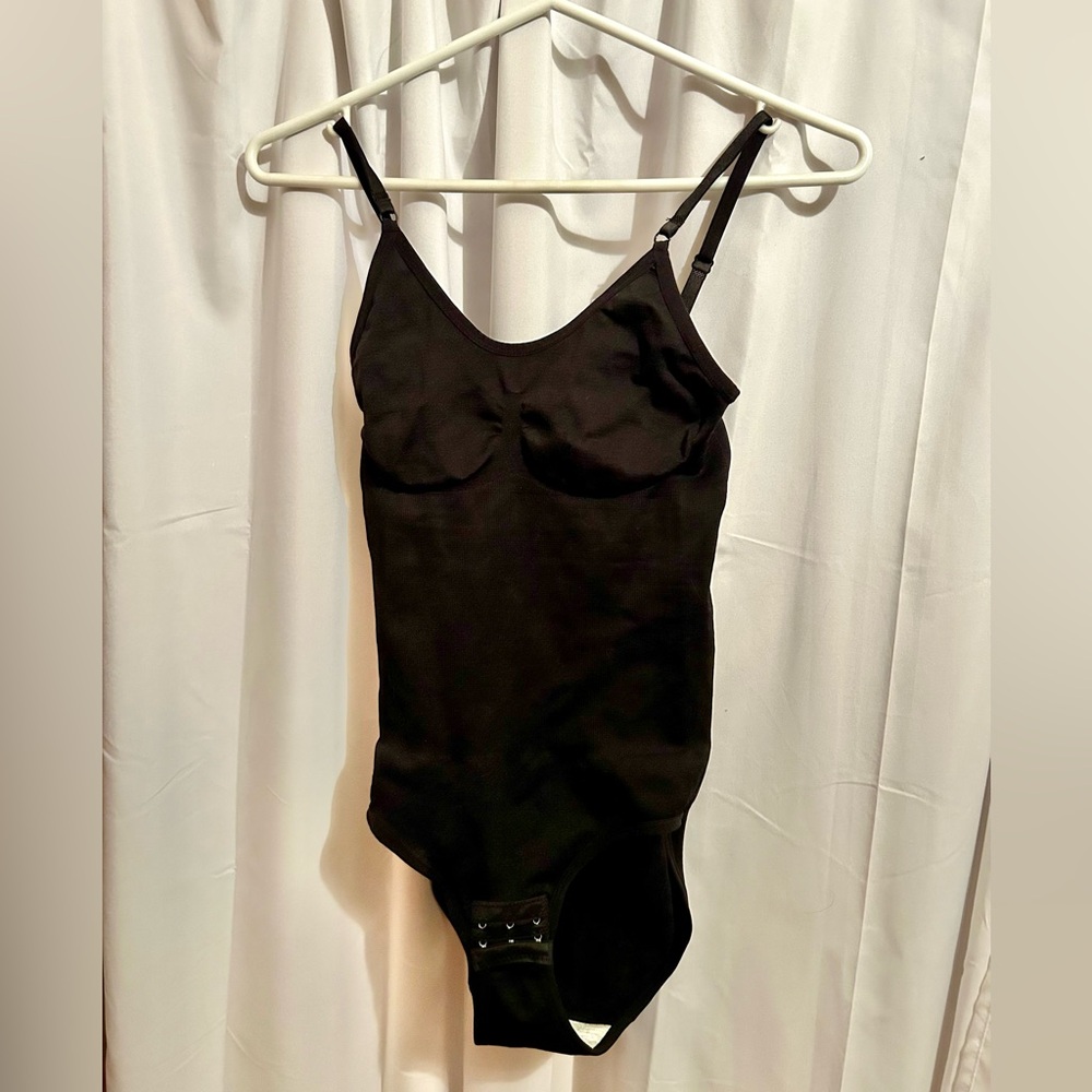 Hey Shape bodysuit in Black - Picture 2 of 3